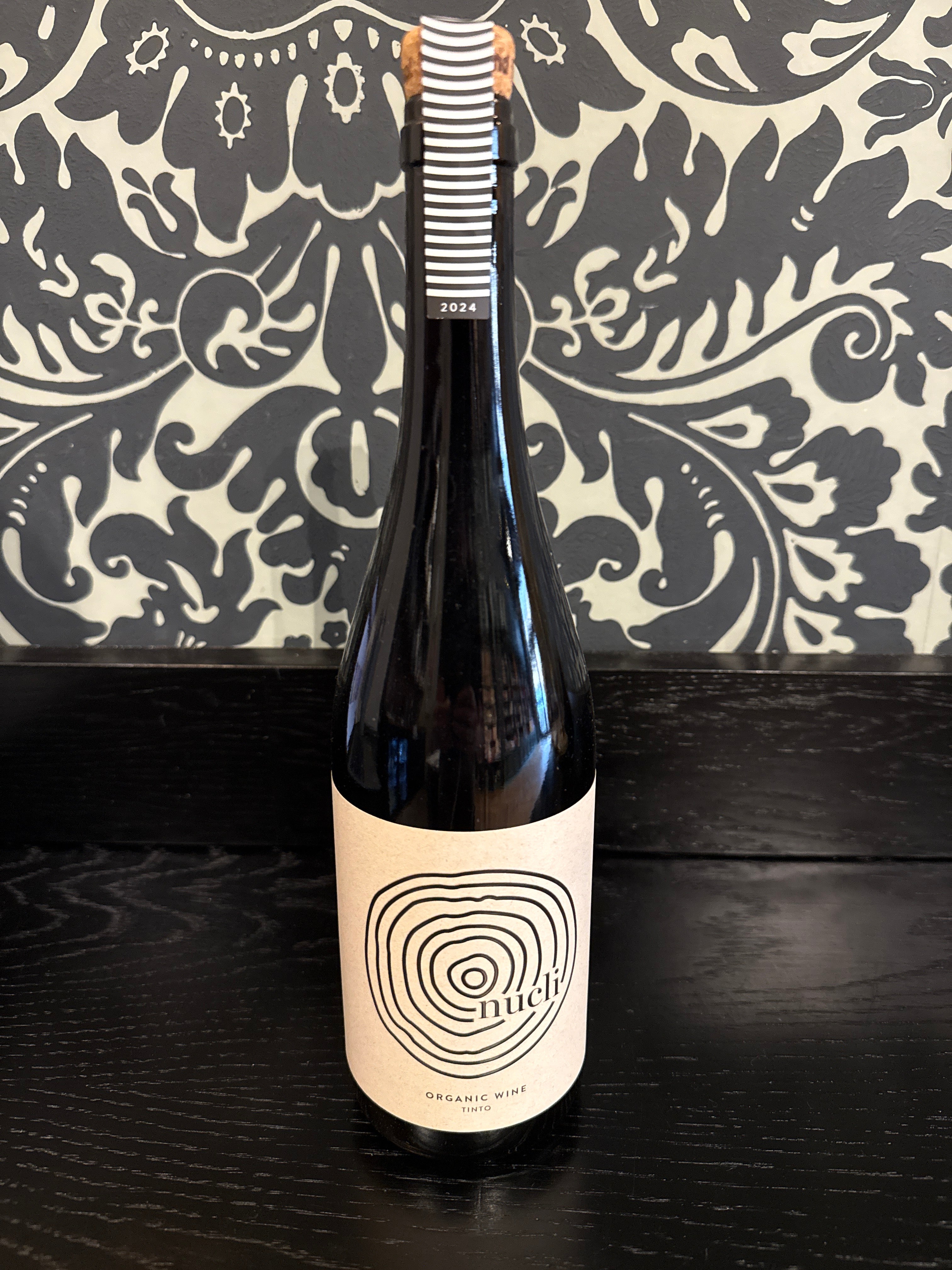 Bottle of Tempranillo, Nucli