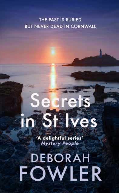 9780749031091-Secrets in St Ives : Cosy crime on the Cornish coast
