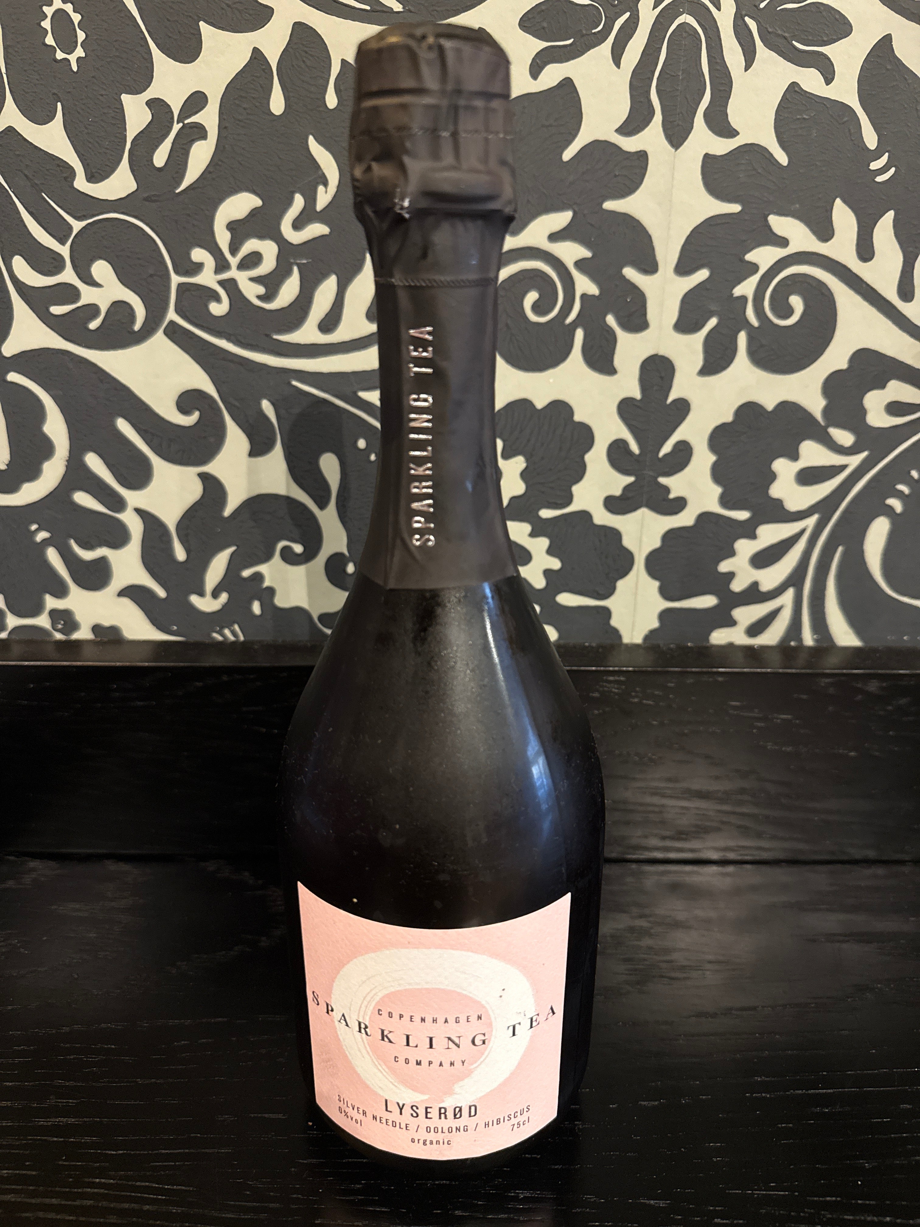 Bottle of Copenhagen Sparkling Tea Co. Lyserod